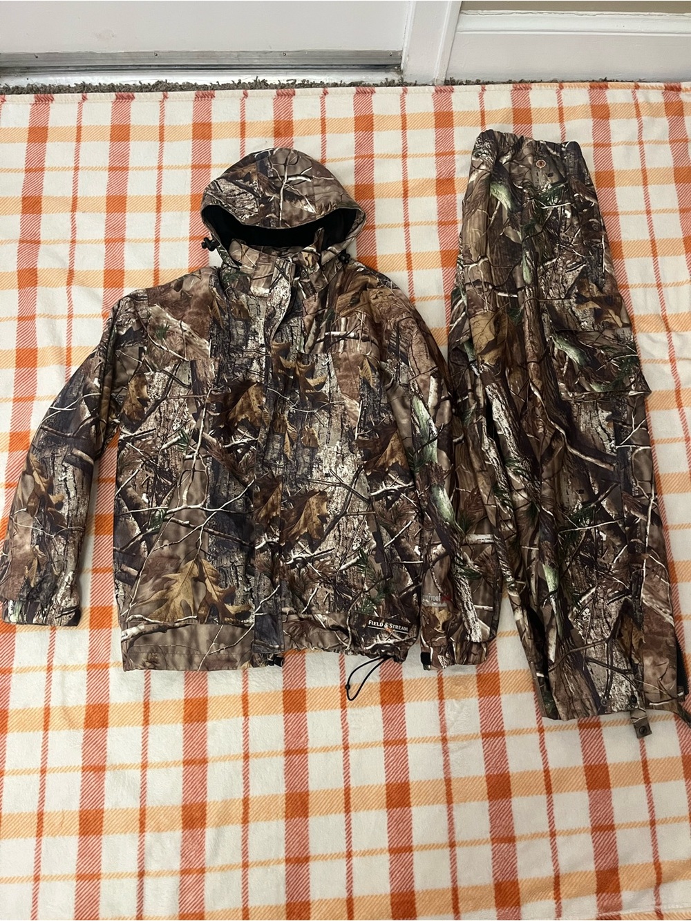 Mens Camo insulated Rain Jacket and Pants Set - Brown/Green